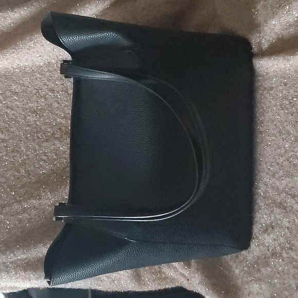 Michael Kors Tote 🤑 - Picture 3 of 6